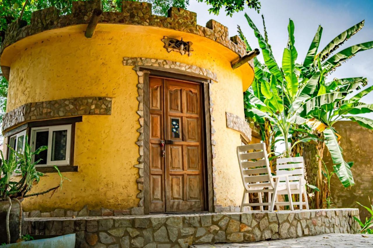 Kokrobite Gardens Restaurant And Guest House Екстер'єр фото