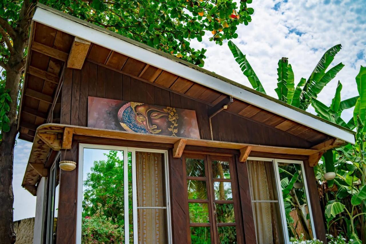 Kokrobite Gardens Restaurant And Guest House Екстер'єр фото