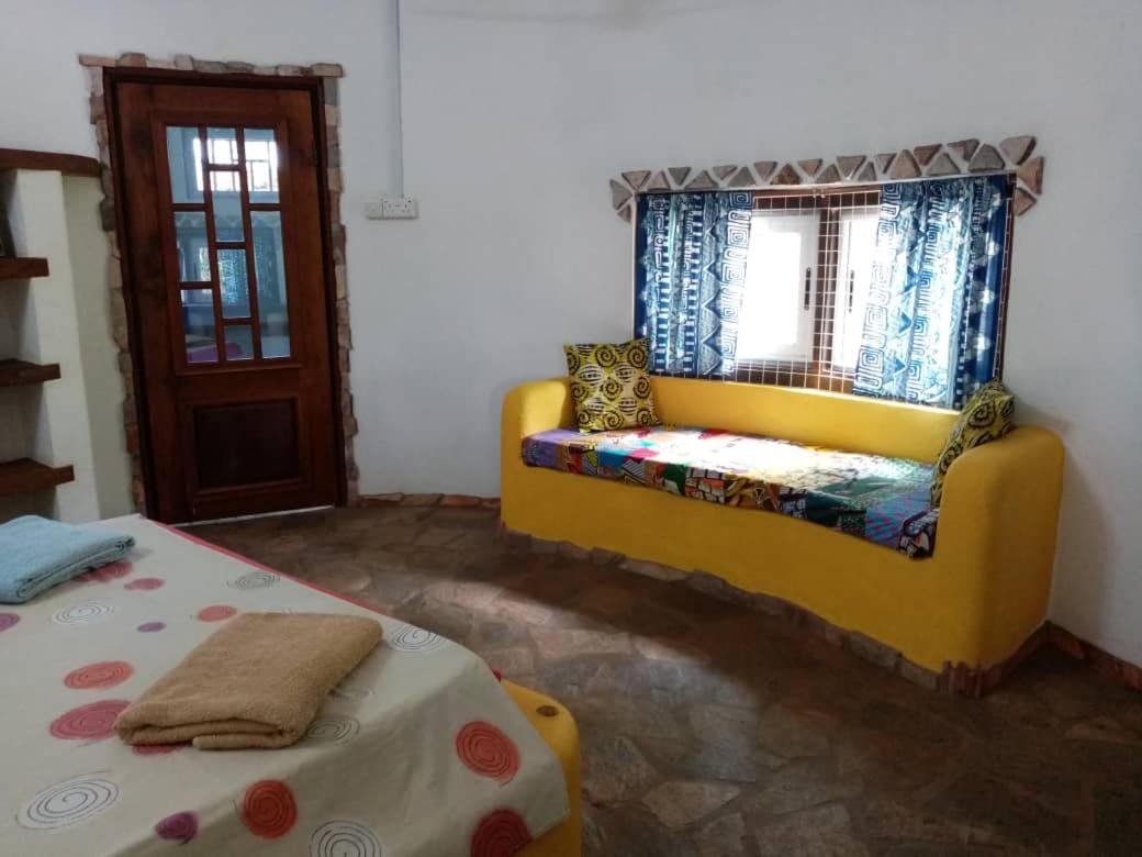 Kokrobite Gardens Restaurant And Guest House Екстер'єр фото